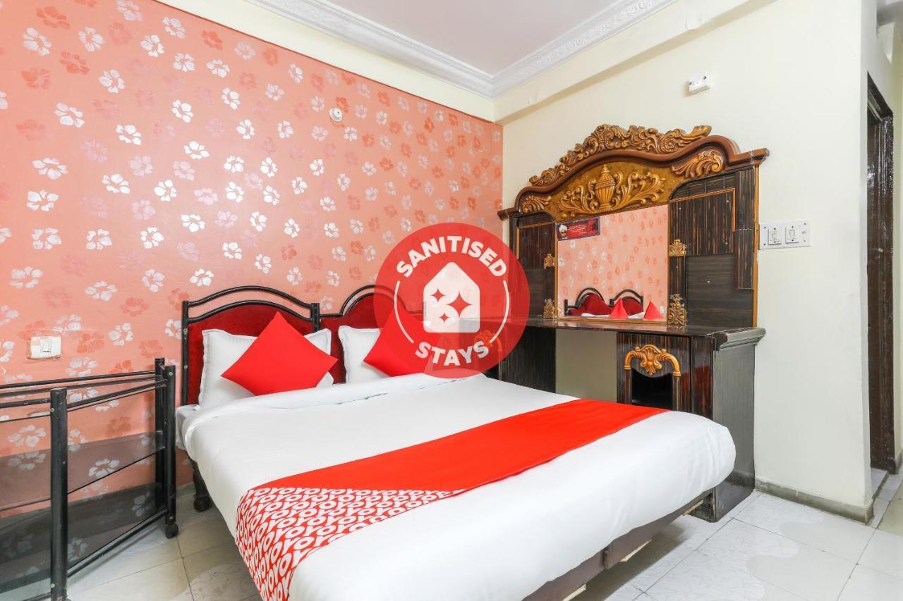 מלון אינדורה Oyo 62194 Pleasure Palace מראה חיצוני תמונה