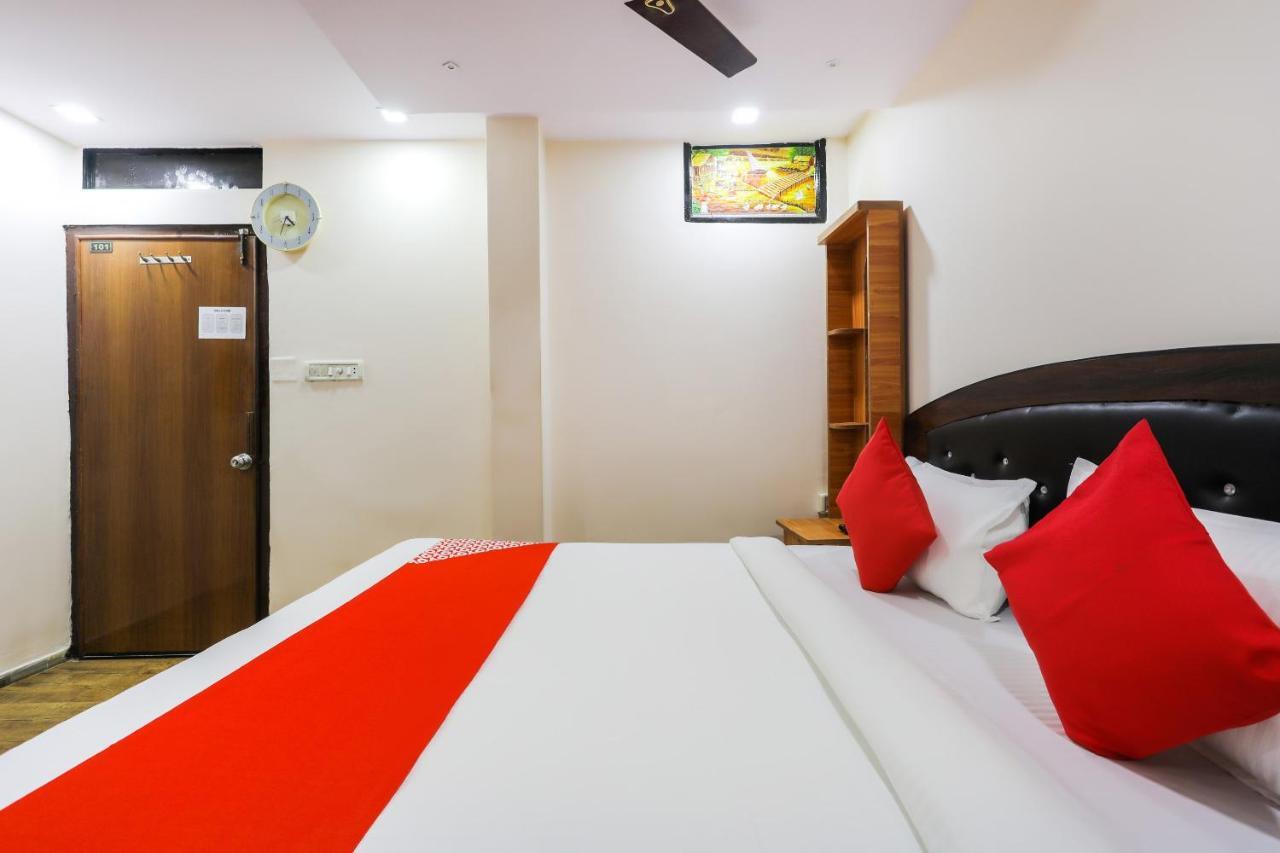 מלון אינדורה Oyo 62194 Pleasure Palace מראה חיצוני תמונה