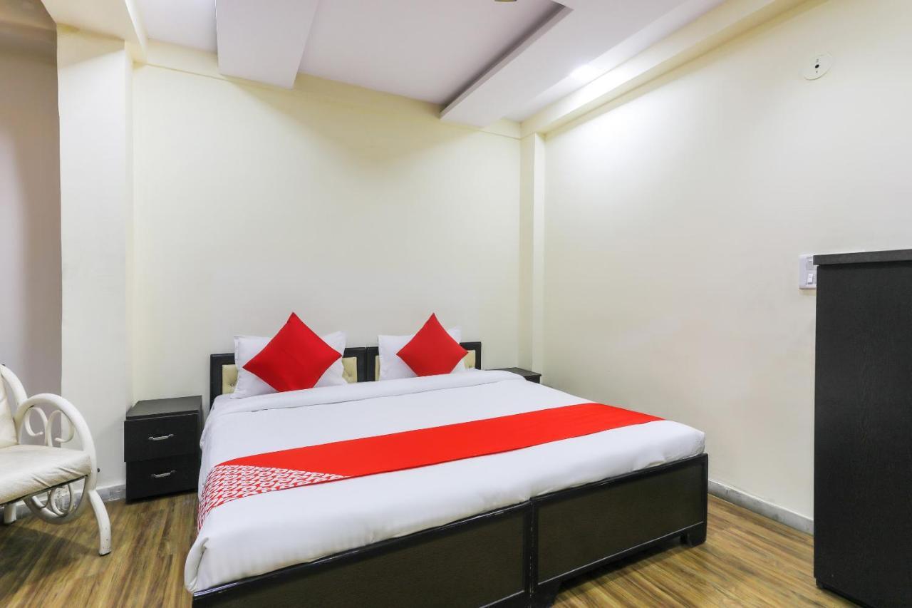 מלון אינדורה Oyo 62194 Pleasure Palace מראה חיצוני תמונה