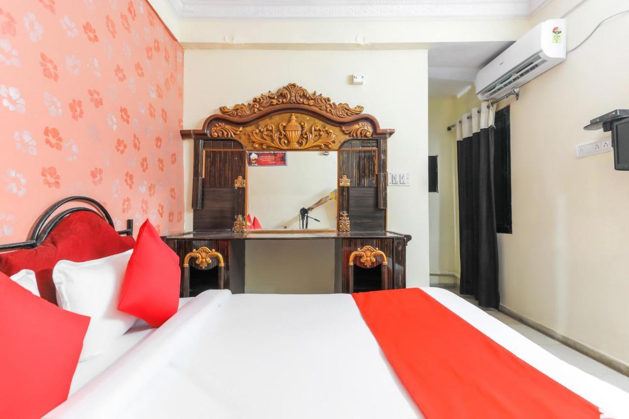 מלון אינדורה Oyo 62194 Pleasure Palace מראה חיצוני תמונה