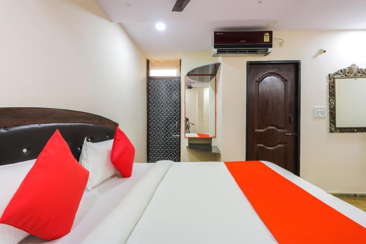 מלון אינדורה Oyo 62194 Pleasure Palace מראה חיצוני תמונה
